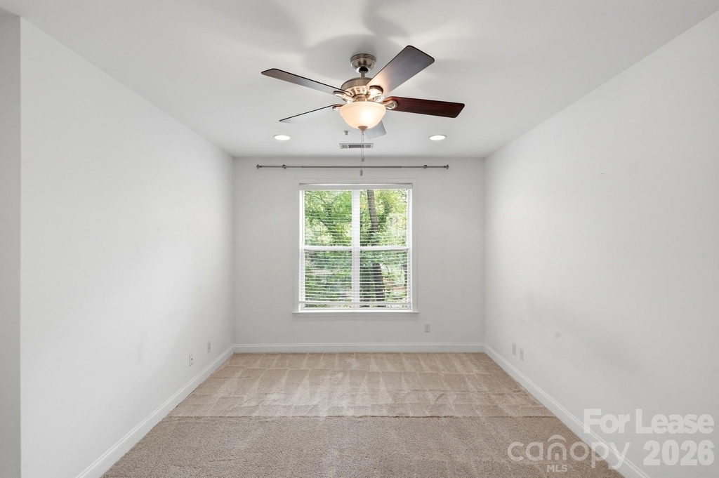 1000 E Woodlawn Road - Photo 40
