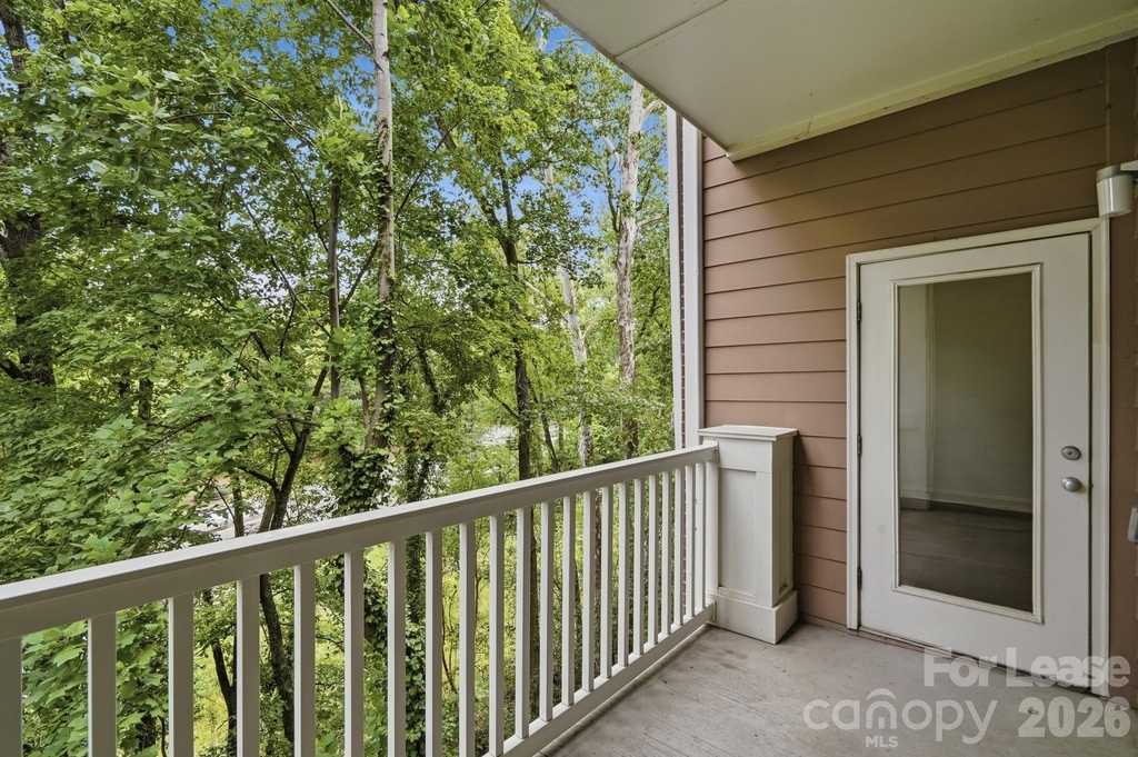 1000 E Woodlawn Road - Photo 29