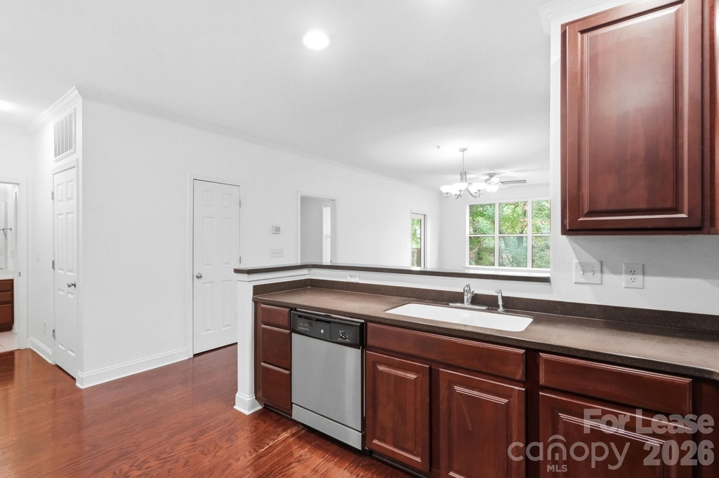 1000 E Woodlawn Road - Photo 18