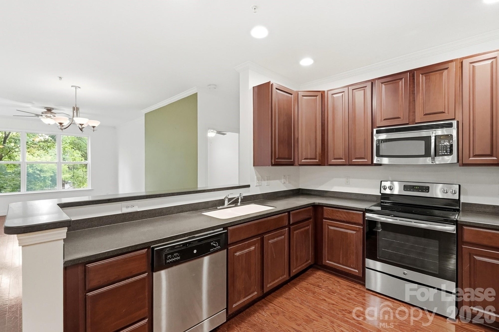 1000 E Woodlawn Road - Photo 17