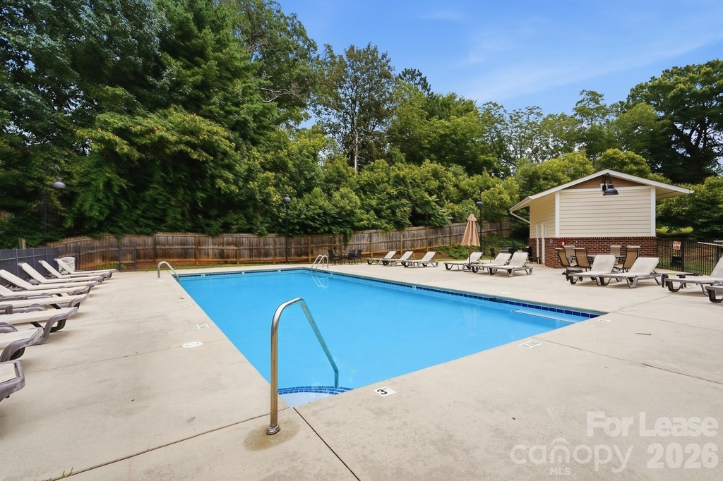 1000 E Woodlawn Road - Photo 3