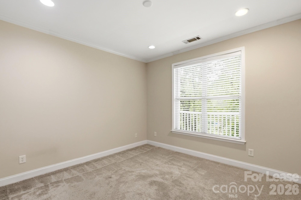 1000 E Woodlawn Road - Photo 32