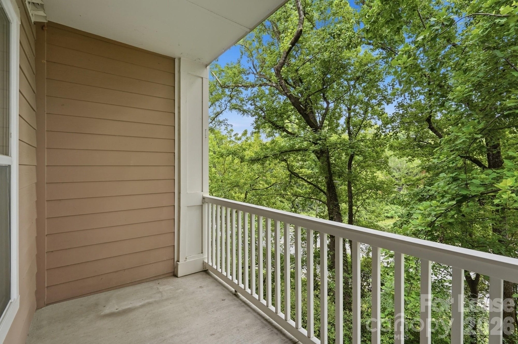 1000 E Woodlawn Road - Photo 28