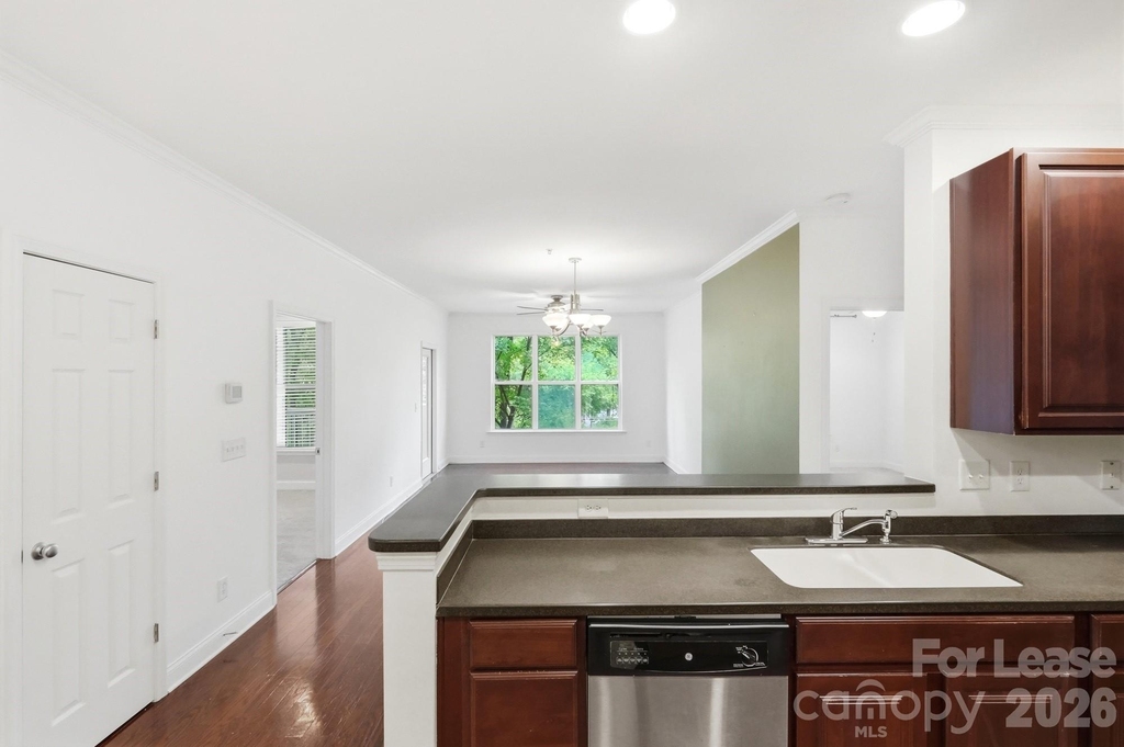 1000 E Woodlawn Road - Photo 19