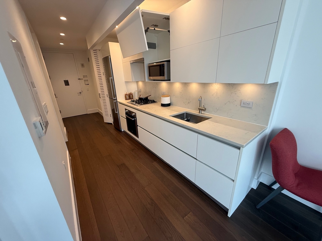 222 East 44th Street - Photo 5