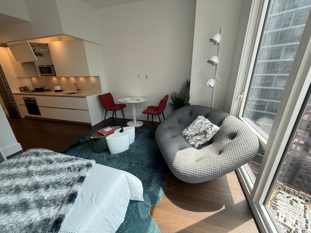 222 East 44th Street - Photo 3