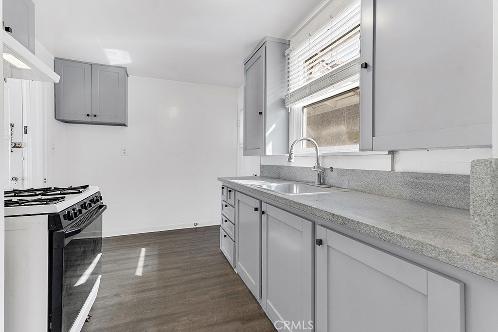 2441 3rd St #7 - Photo 21