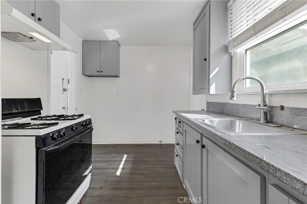 2441 3rd St #7 - Photo 22