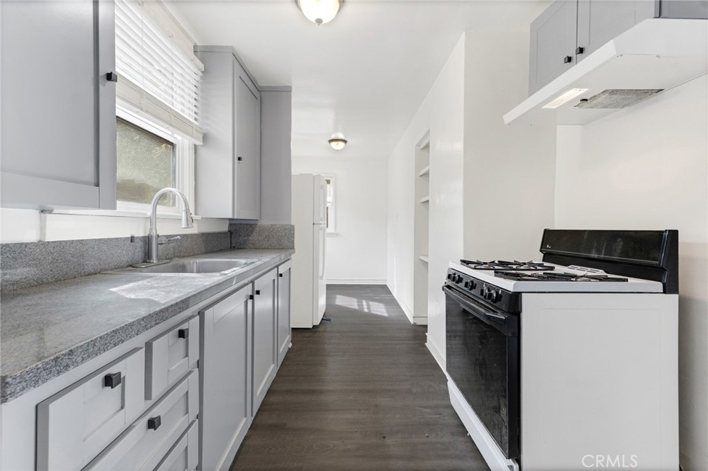 2441 3rd St #7 - Photo 17