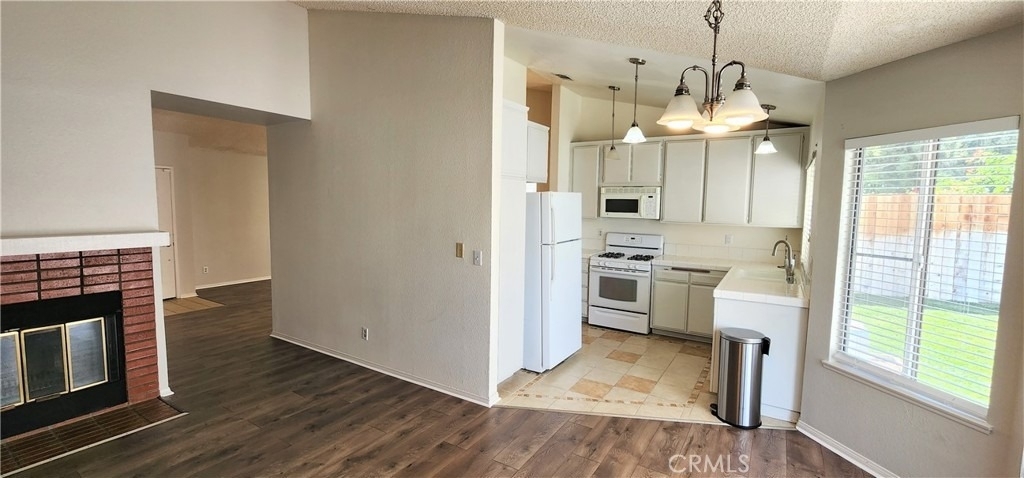 3219 W Avenue J4 - Photo 8