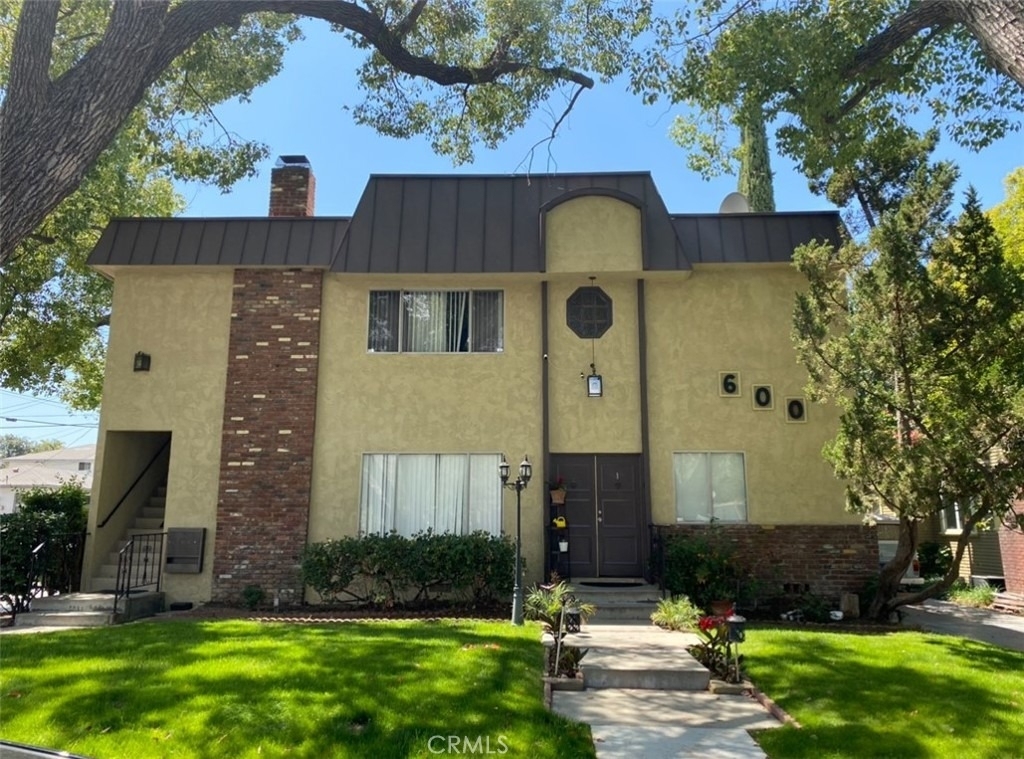 600 Pioneer Drive - Photo 0