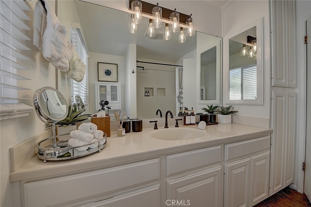 444 N Shattuck Place - Photo 51