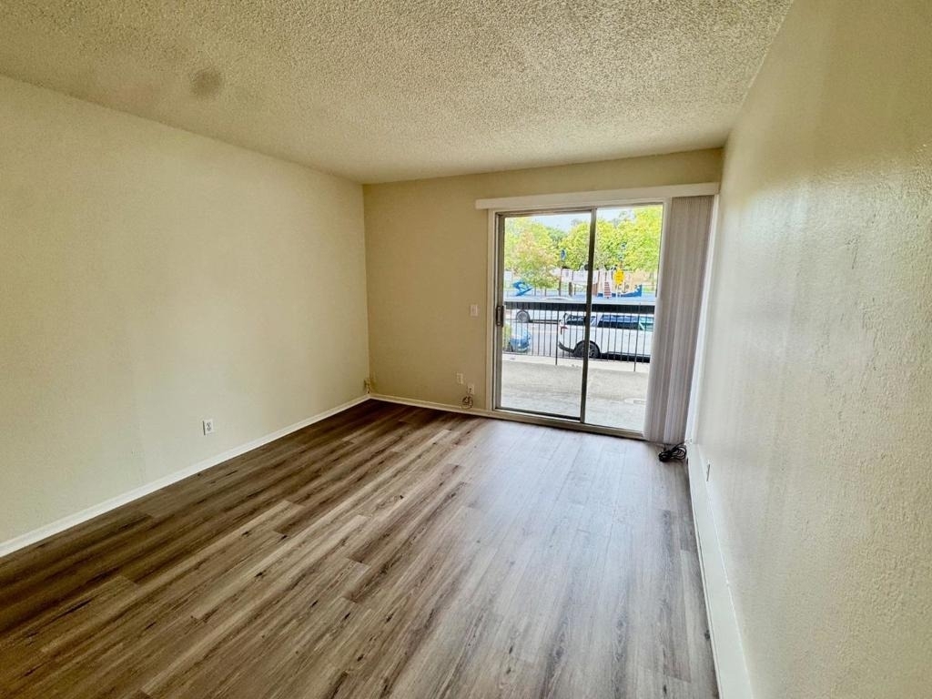 1126 Cherry Avenue - Photo 5