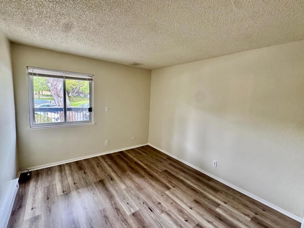 1126 Cherry Avenue - Photo 6