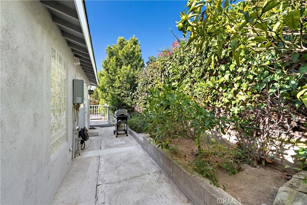 637 Saint Anns Drive - Photo 19