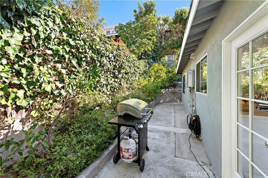 637 Saint Anns Drive - Photo 12