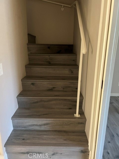 1464 Camelot Drive - Photo 7
