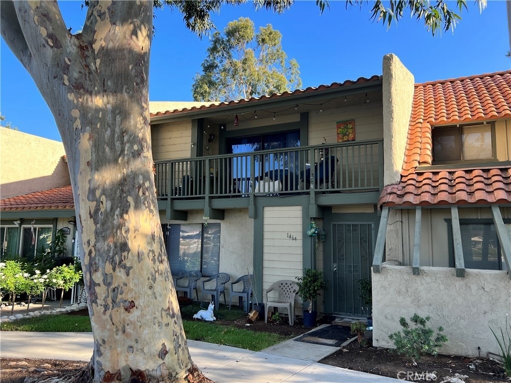 1464 Camelot Drive - Photo 0