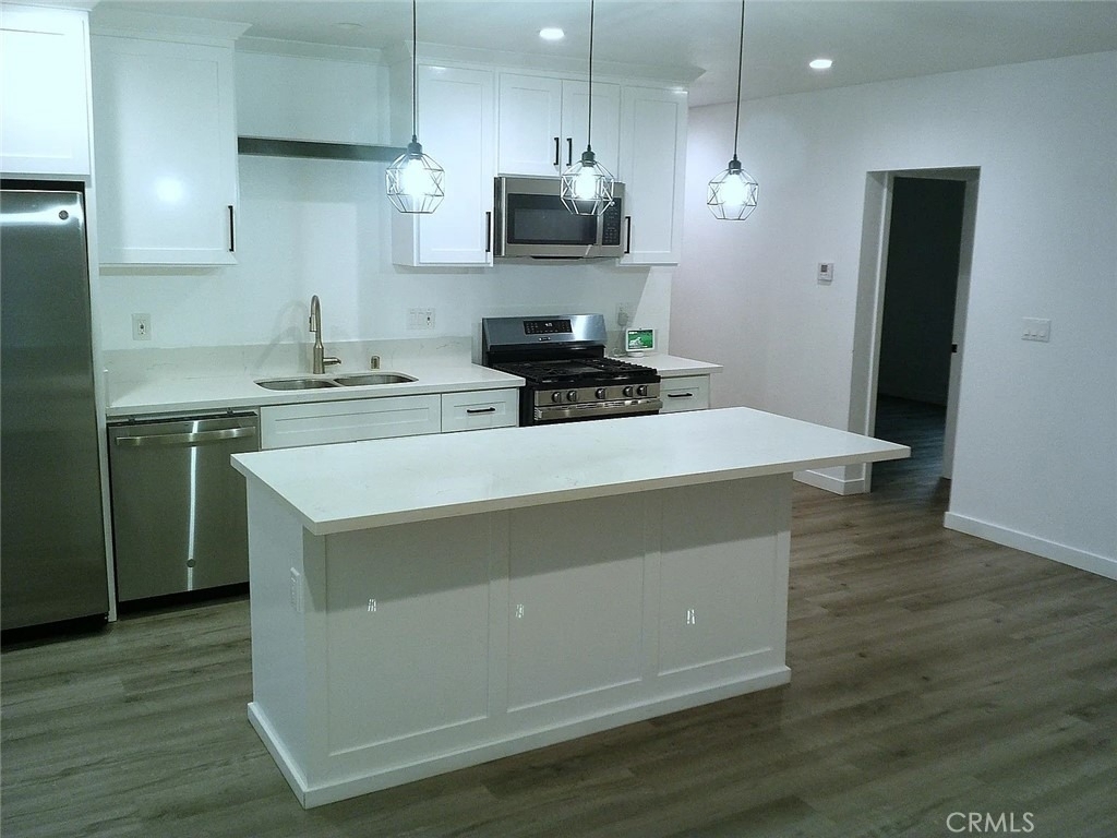 120 E 68th St - Photo 3