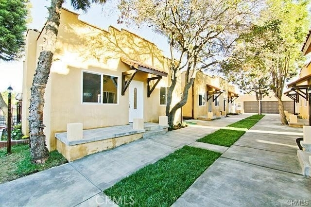 620 1/2 W 59th Place - Photo 0