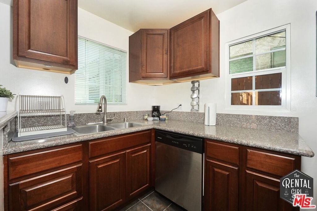 2400 Pacific Avenue - Photo 4