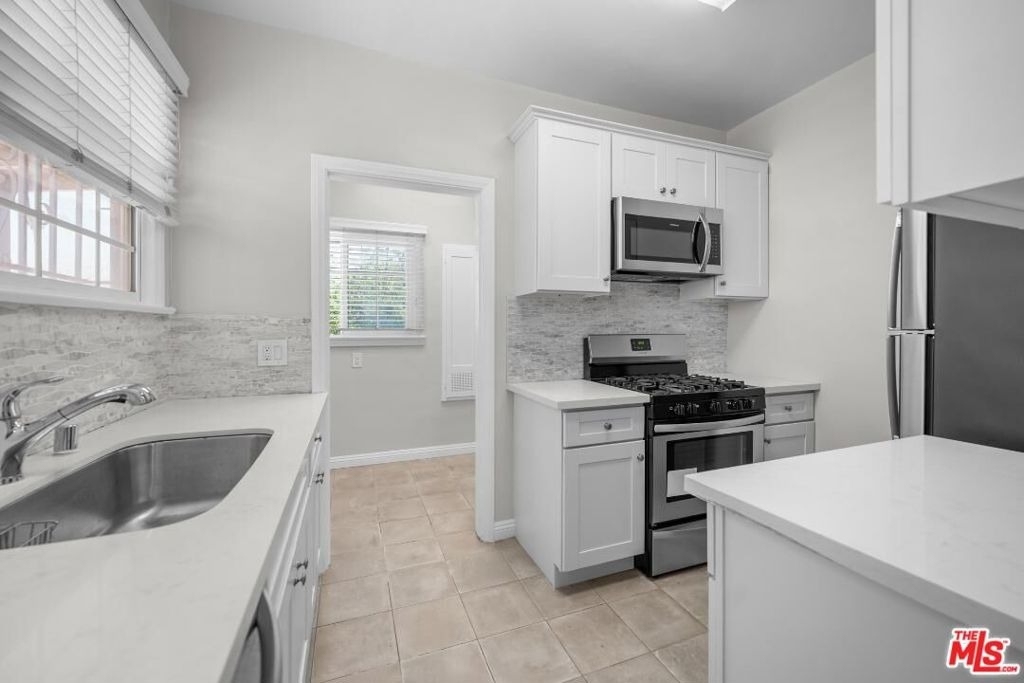 1223 1/2 4th Avenue - Photo 1