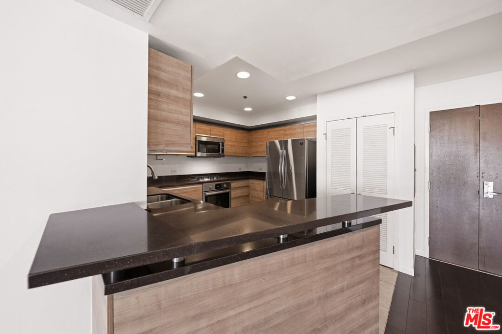 3785 Wilshire Boulevard - Photo 8