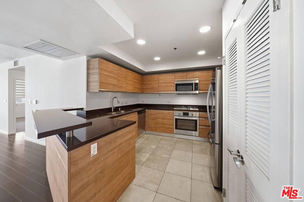 3785 Wilshire Boulevard - Photo 4