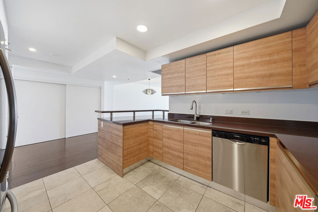 3785 Wilshire Boulevard - Photo 7