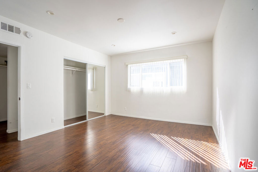 5831 Carlton Way - Photo 3