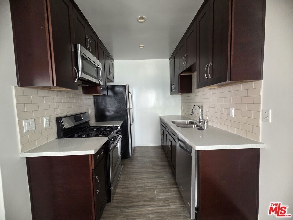 5831 Carlton Way - Photo 5