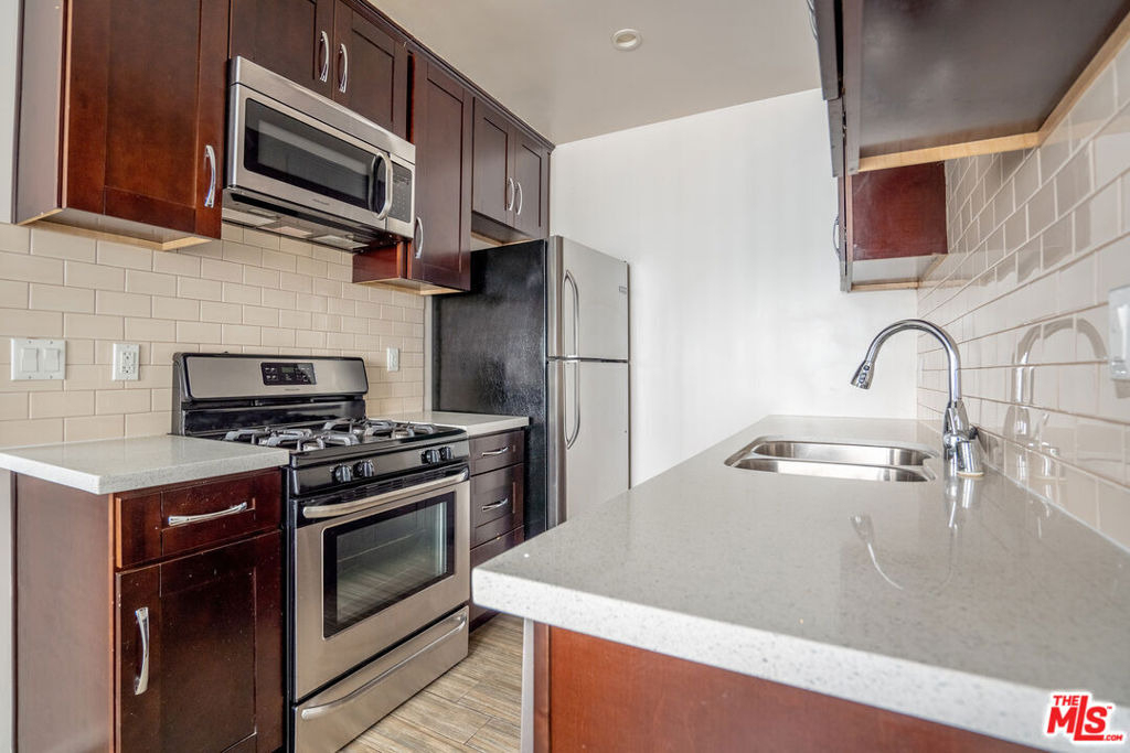5831 Carlton Way - Photo 1