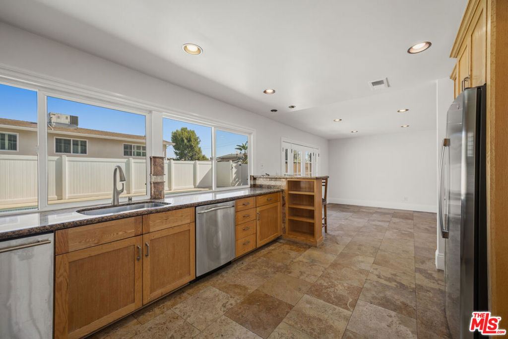 18113 Bromley Street - Photo 12