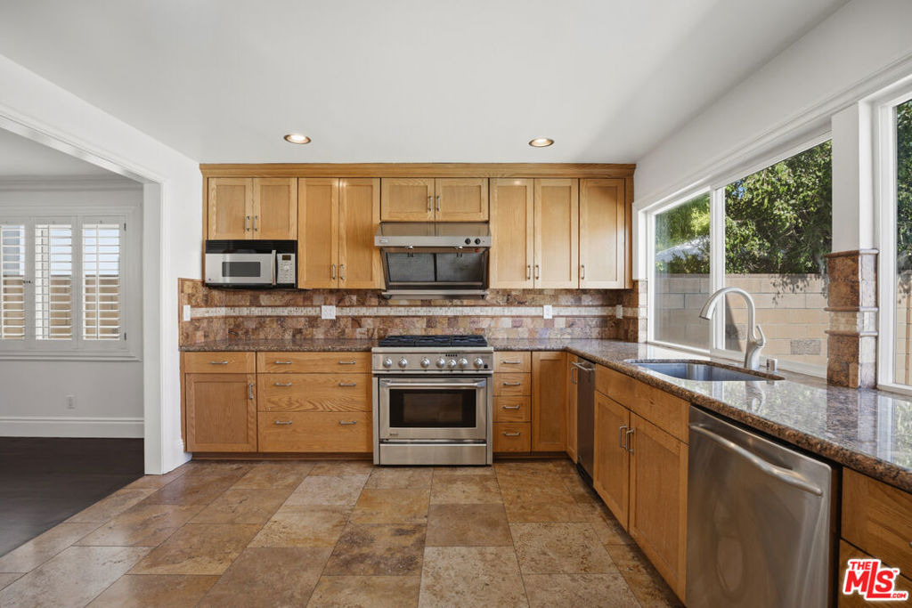 18113 Bromley Street - Photo 14