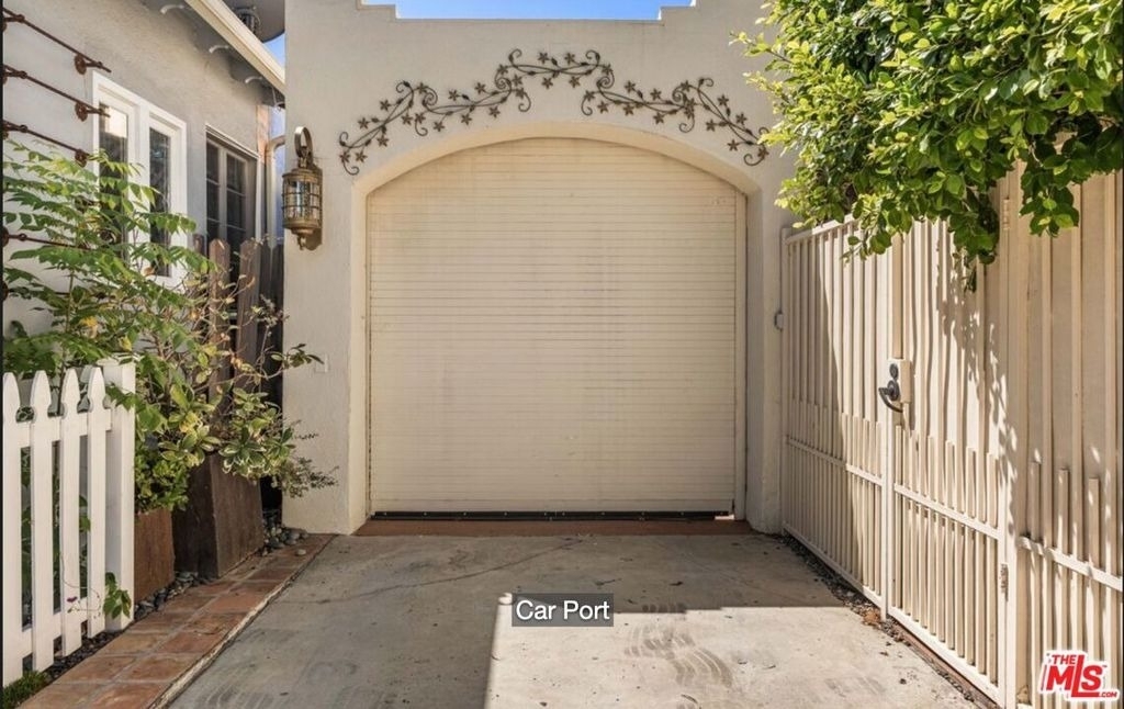 9060 Harland Avenue - Photo 2