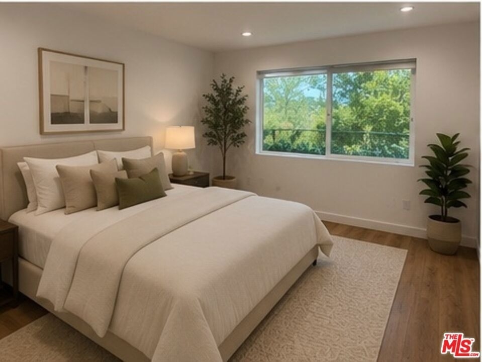 5638 Woodman Avenue - Photo 8