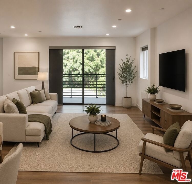 5638 Woodman Avenue - Photo 14