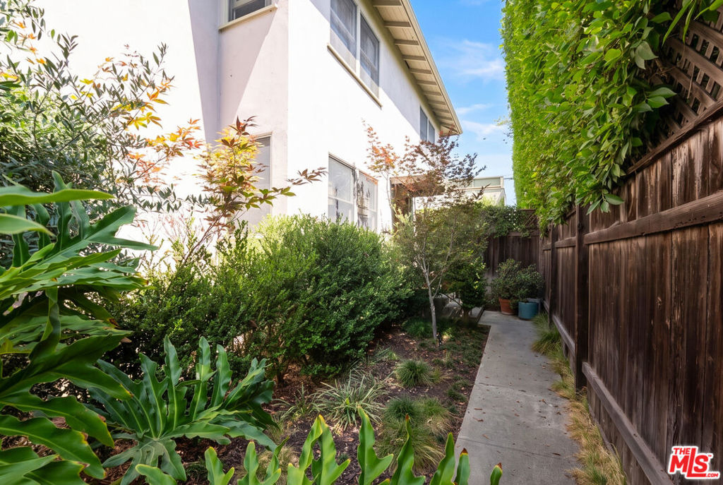 8921 1/2 Rangely Avenue - Photo 8