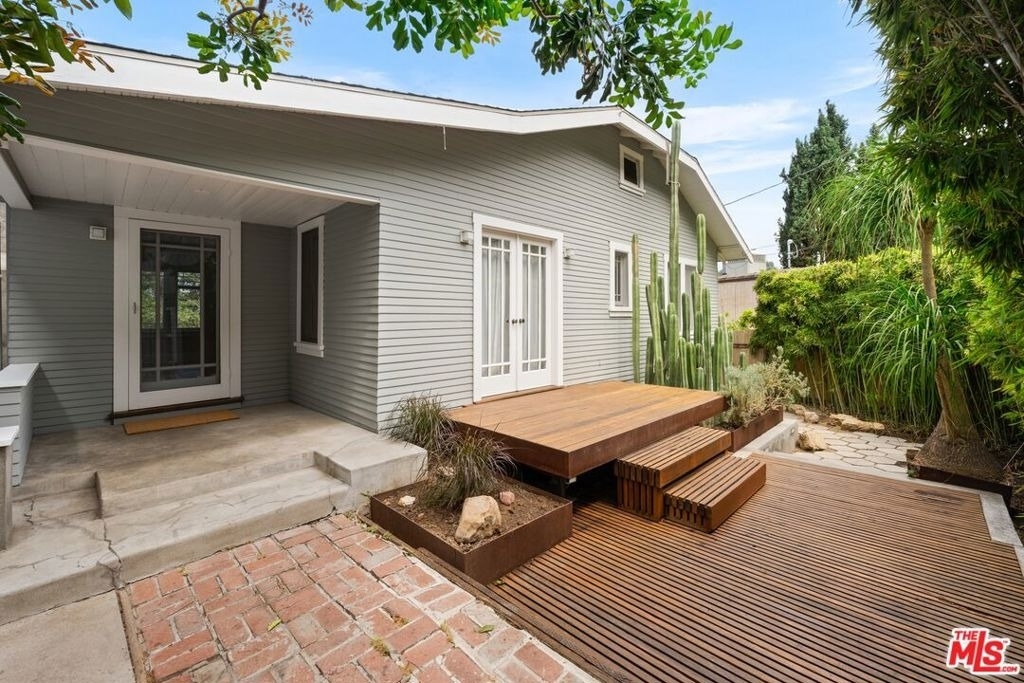 1843 Lucile Avenue - Photo 0