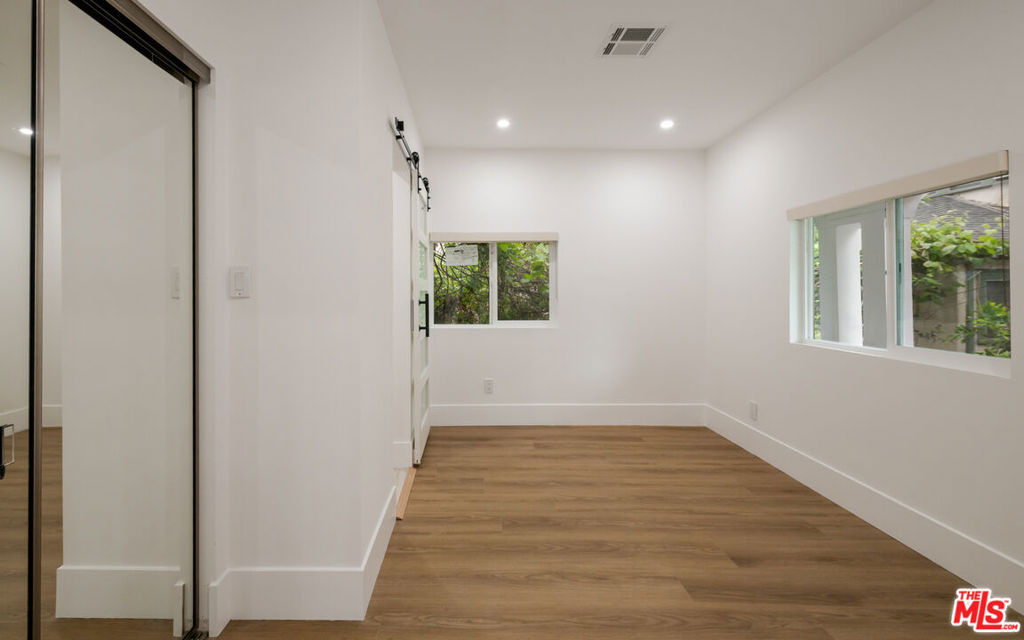 5729 Carlton Way - Photo 9