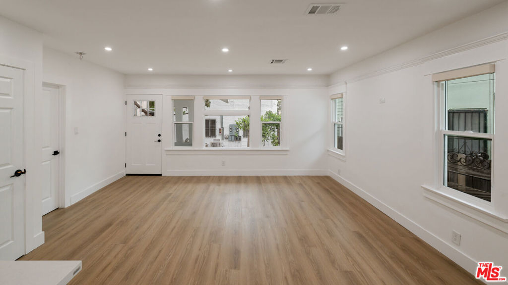 5729 Carlton Way - Photo 5