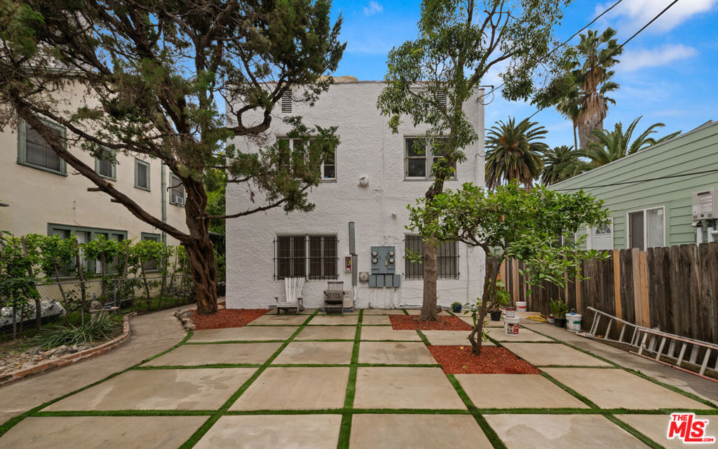 5729 Carlton Way - Photo 16