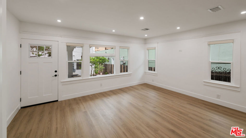 5729 Carlton Way - Photo 6