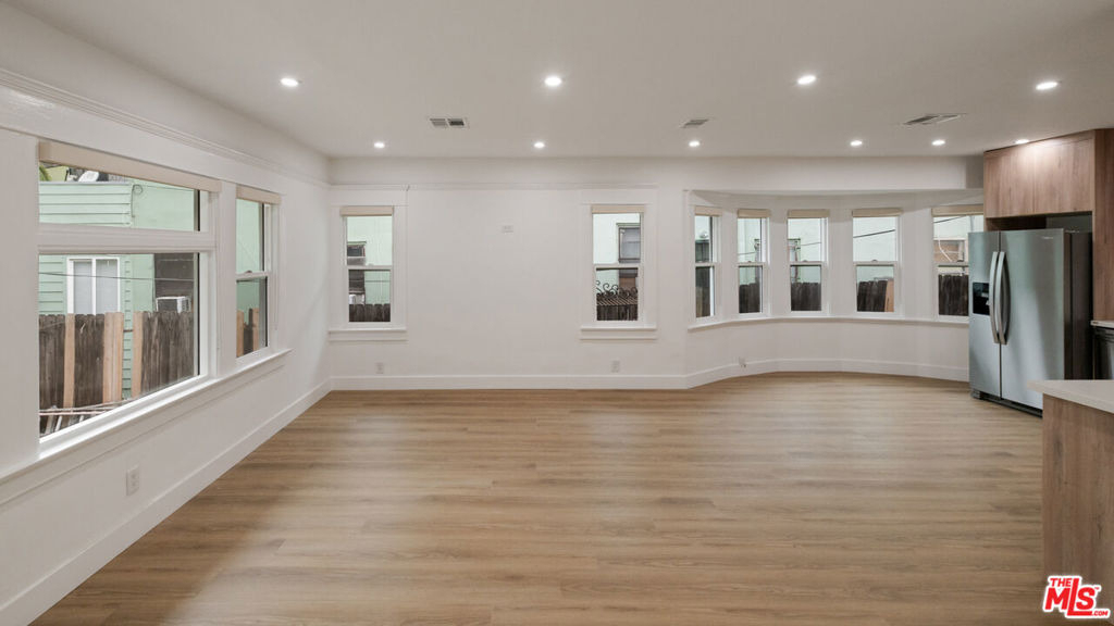 5729 Carlton Way - Photo 3
