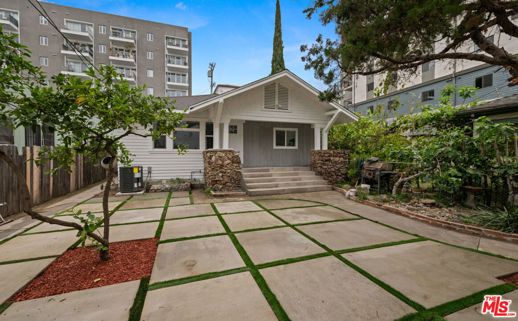 5729 Carlton Way - Photo 17