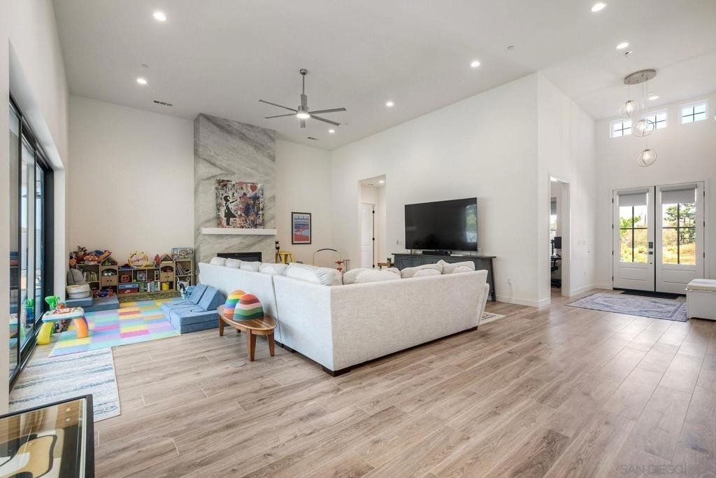 655 Hamilton Lane - Photo 5