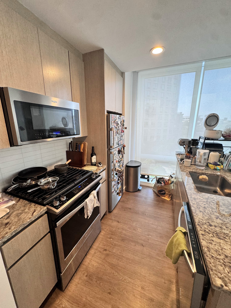 22-44 Jackson Avenue - Photo 3