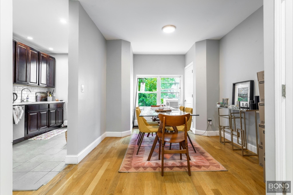 Sterling Place - Photo 2