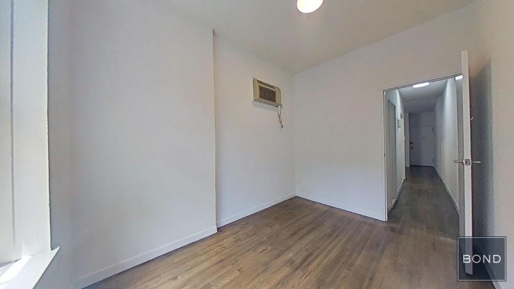 East 85th Street - Photo 3