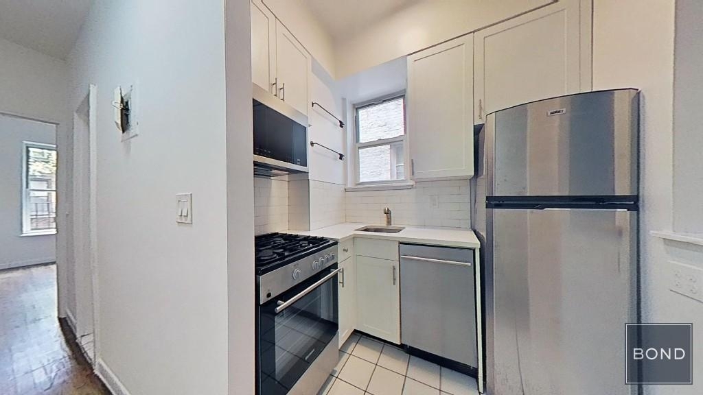 East 85th Street - Photo 2